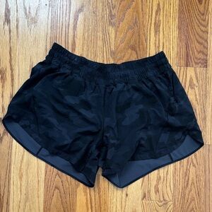 Lululemon Track That Mid-Rise Lined Shorts 5" in Heritage Camo Women's size 14